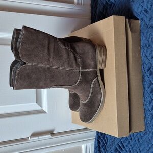 American Eagle Brown Suede Boots Size 8! New In Box!